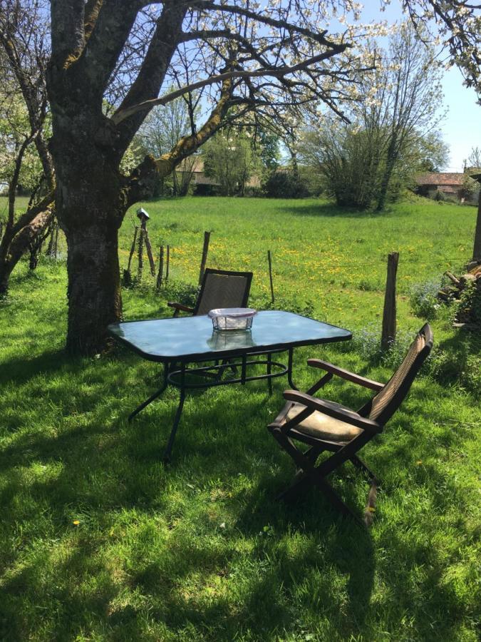 Le Petit Grange Bed & Breakfast Le Lindois Exterior foto